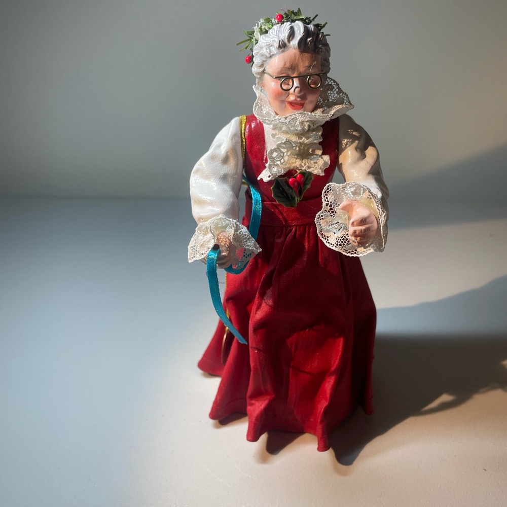 Clothtique Originals Possible Dreams Mrs Claus Figurine 7 Inches Tall 1993
